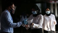 Protokol kesehatan yang wajib dipatuhi adalah penggunaan masker, jaga jarak, penyediaan tempat cuci tangan, pengecekan suhu tubuh bagi peserta, dan wajib rapid test bagi panitia ujian.