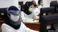 Masker wajib digunakan oleh peserta SKB dan panitia yang bertugas.