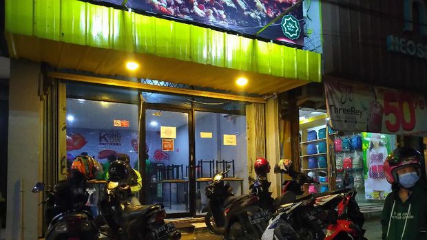 Toko di Sepanjang Margonda Tutup Jelang Jam Malam Kota Depok