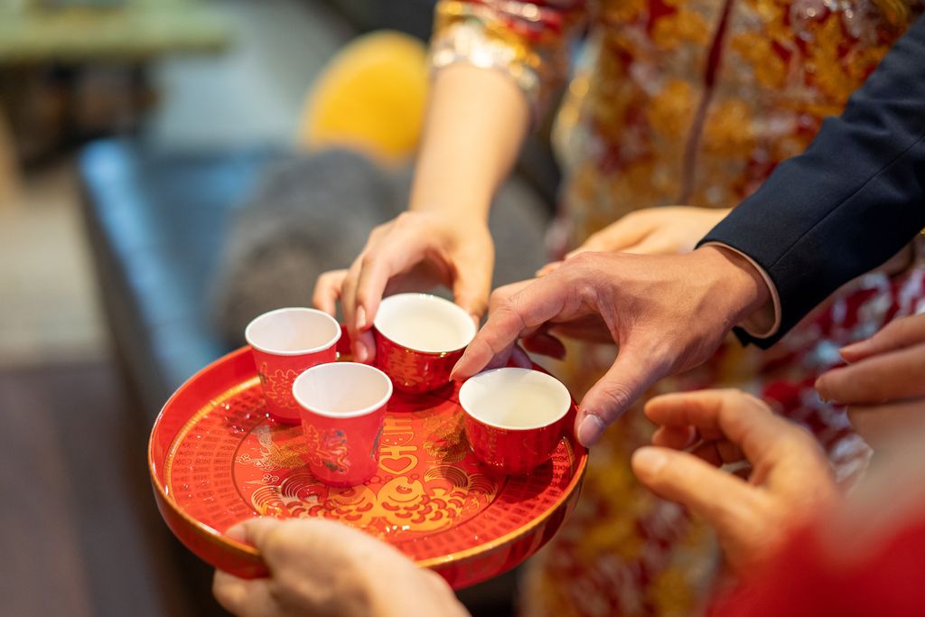 Tolak Minuman Beralkohol dari Bos, Pegawai Baru Ini Ditampar