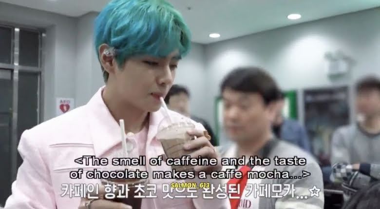 V BTS minum caffe mocha