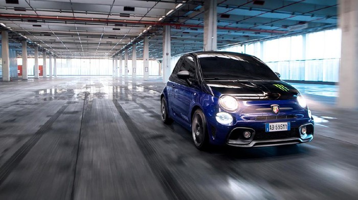 Abarth 595 Monster Energy Yamaha Yamaha dan Abarth kembali kolaborasi membuat mobil.