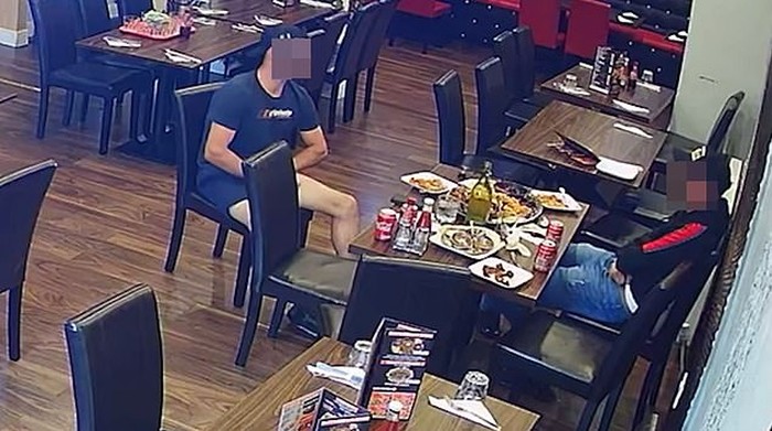 Pria Taruh Bulu Kemaluan  di Makanan hingga Menu Sarapan 