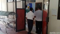 Diberitakan sebelumnya, Amir yang merupakan warga Desa Karangsari, Kecamatan Bojong, Kabupaten Pekalongan, nekat membakar anak-istri dan dirinya pada Sabtu pagi (29/8), sekitar pukul 03.00 WIB. Akibat perbuatannya, anak dan istri Amir tewas dan rumah mertuanya ludes terbakar.