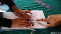Adapun Rp 7,2 triliun digunakan untuk memberikan kuota gratis kepada siswa, guru, mahasiswa, dan dosen. Sementara Rp 1,7 triliun lainnya diketahui dialokasikan untuk para para penerima tunjangan profesi guru dan tenaga kependidikan, dosen, serta guru besar.
