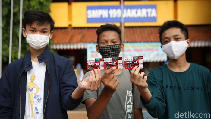 Asyik, Pelajar Dapat Kartu Perdana dan Kuota Gratis untuk Belajar Online Kemendikbud memberikan bantuan kuota internet gratis kepada para siswa, guru, mahasiswa, dan dosen. Salah satunya diberikan melalui kartu perdana gratis.