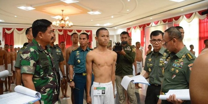 Bangga Jadi Anak Tukang Bubur Ayam, Imron Siap Jadi Tentara