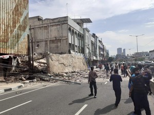 Ada Bangunan Roboh Dekat Halte Tarakan Jakpus, Rute TransJ Dialihkan