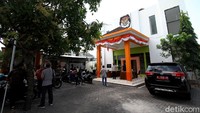 Jelang pendaftaran Pilkada 2020 yang akan dibuka pada 4-6 September mendatang sejumlah persiapan pun dilakukan di Komisi Pemilihan Umum Daerah kota Surakarta, Jawa Tengah.