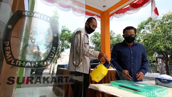 Begini Persiapan KPU Solo Jelang Pendaftaran Pilkada 2020 KPU Solo bersiap jelang pendaftaran Pilkada 2020 yang akan dibuka pada 4-6 September mendatang. Sejumlah protokol kesehatan diterapkan guna cegah virus Corona.
