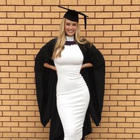 Lulusan Loughborough University tersebut sering disebut sebagai Paige Spiranac kedua karena sama-sama cantik dan jago main golf. Foto: Instagram @bellaangelgolf