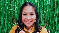Saking cintanya dengan kuliner, adik kandung Nagita Slavina ini mengaku sulit mengendalikan berat badan. Meski begitu,  ia tetap bahagia dengan makanan kesukaanya. Foto: Instagram @cacatengker