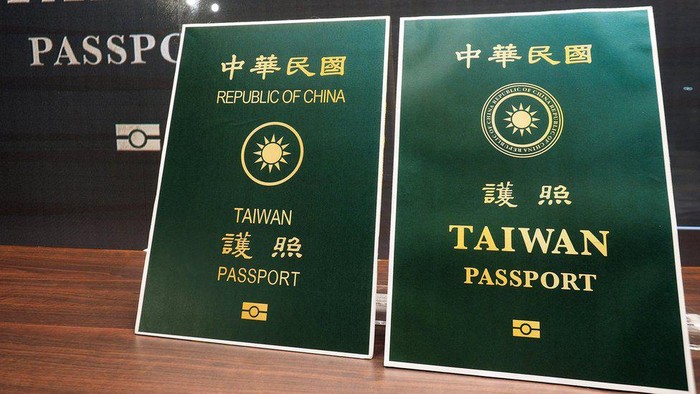 Desain terbaru paspor Taiwan membesarkan kata Taiwan, menciutkan kalimat Republik China