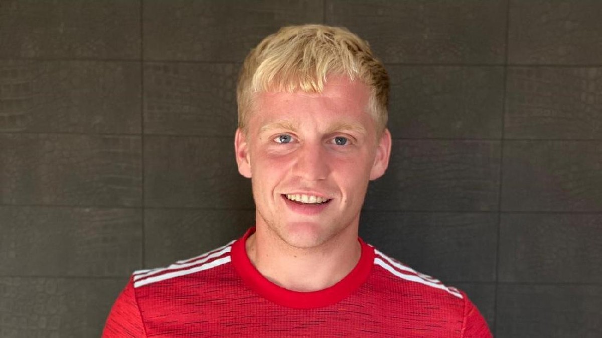 Donny van de Beek dinilai mirip Paul Scholes. (Foto: Twitter @ManUtd)