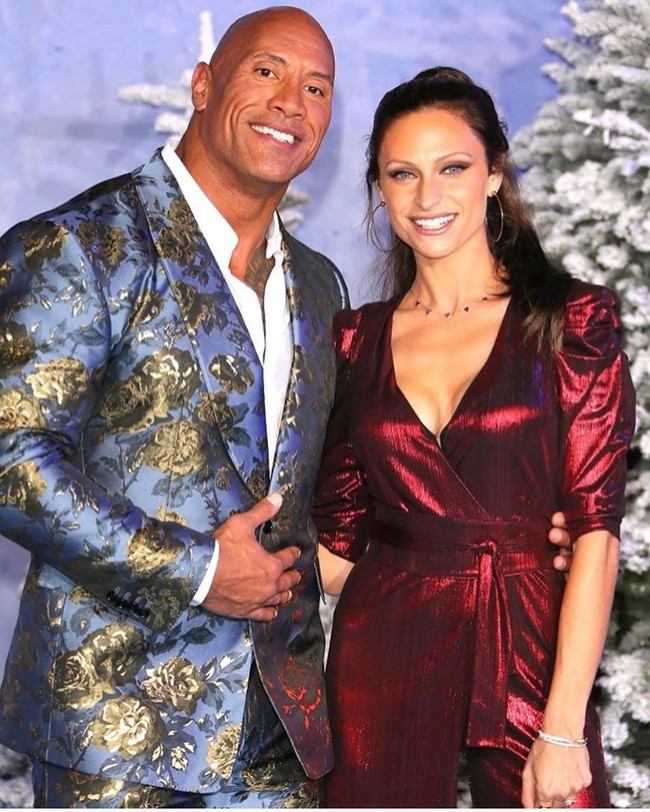 Inilah kebersamaan Dwayne Johnson dan istrinya yang cantik. Ini menjadi momen mereka terakhir kali di karpet merah sebelum musim Corona.  Foto: dok. Instagram