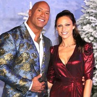 Inilah kebersamaan Dwayne Johnson dan istrinya yang cantik. Ini menjadi momen mereka terakhir kali di karpet merah sebelum musim Corona.  Foto: dok. Instagram