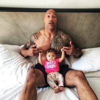 Berbicara dengan penggemarnya, pria yang dijuluki The Rock itu mengatakan bahwa dia terinfeksi virus Corona dari kerabatnya. Ini lebih buruk dari cedera parah, atau diusir,atau bangkrut, ucap Dwayne Johnson. Foto: dok. Instagram
