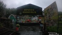 Di plaza musik Eco Green Park Batu, setiap orang bisa bermain musik.