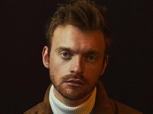Finneas Sebut Internet Bikin Tertawa hingga Mati