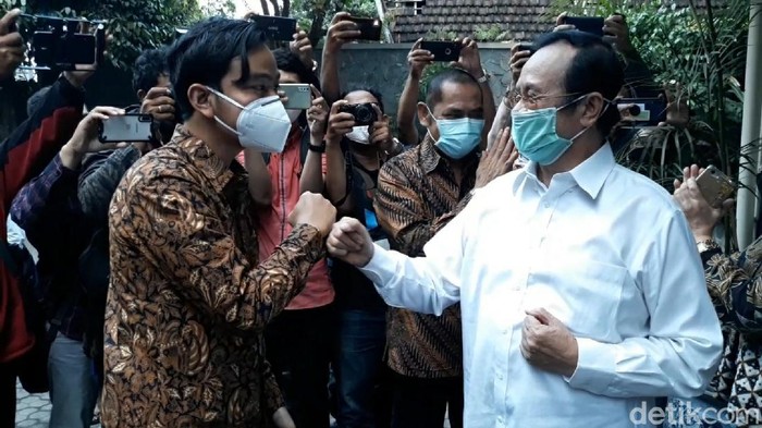 Gibran Rakabuming sowan Achmad Purnomo di kediaman Purnomo, Jalan Bhayangkara, Penumping, Laweyan, Solo, Kamis (3/9/2020).