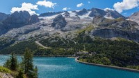 Karena ketinggiannya, membuat gletser ini punya pemandangan indah di pegunungan Italia. Sert menjadi salah satu lokasi favorit yang menyediakan ski kapan saja sepanjang tahun, bahkan di musim panas sekalipun.