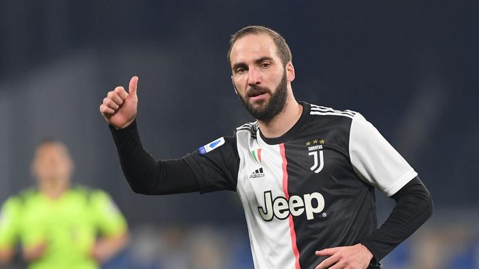 Gonzalo Higuain NAPLES, ITALY - JANUARY 26: Gonzalo Higuain of Juventus during the Serie A match between SSC Napoli and Juventus at Stadio San Paolo on January 26, 2020 in Naples, Italy. (Photo by Francesco Pecoraro/Getty Images)