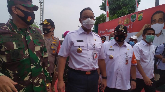Gubernur Anies Baswedan dalam deklarasi #priokbermasker.