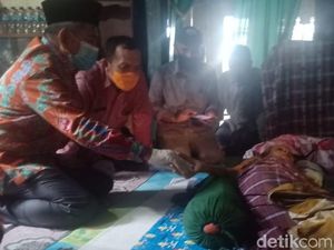 Ali Baal Sambangi Maestro Seni Sulbar yang Sakit, Minta Dokter Merawat
