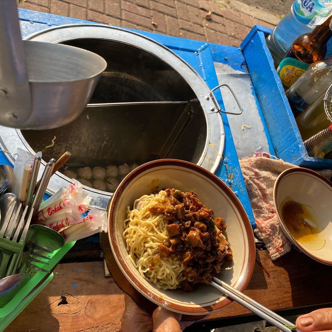 Jajan Mie Ayam di PL, Sandi Uno : Saya Masih Ada Utang Nggak?