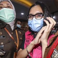 Ini penampakan saat Pinangki ditahan karena diduga menerima uang dari Djoko Tjandra. Pinangki juga saat itu dijerat tindak pidana pencucian uang (TPPU). Foto: ANTARA FOTO/GALIH PRADIPTA.