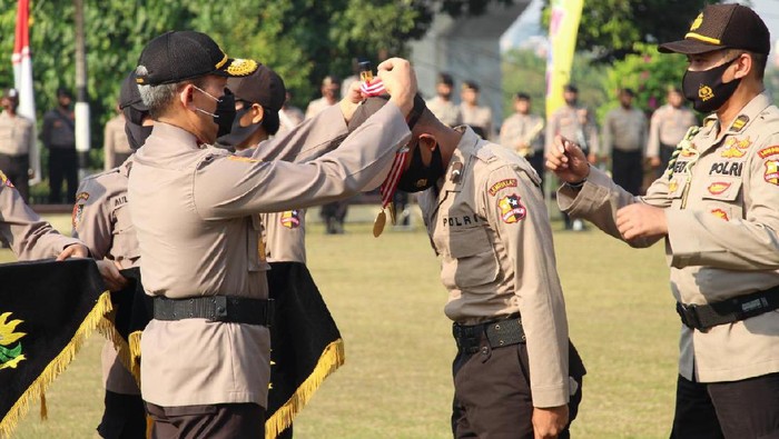 Kalemdiklat Polri Komjen Arief Sulistyanto melantik 125 bintara perawat dan bidan