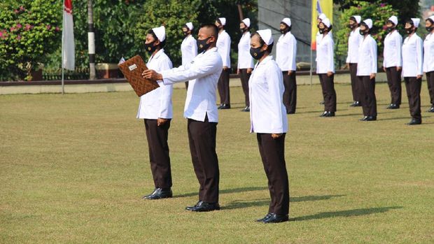 Kalemdiklat Polri Komjen Arief Sulistyanto melantik 125 bintara perawat dan bidan