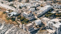 Eleonora Costi, seorang fotografer Italia telah bepergian dengan dronenya hampir ke seluruh dunia.  