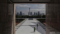 Dalam upaya mengusung green building untuk kategori bangunan ibadah, Masjid Istiqlal memiliki teknologi sumber daya listrik terbarukan.