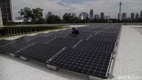 Jumlah yang terpasang adalah 504 unit modul solar dengan kapasitas masing-masing modul adalah 325 Wp.