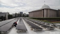 Dalam upaya mengusung green building untuk kategori bangunan ibadah, Masjid Istiqlal memiliki teknologi sumber daya listrik terbarukan. Pradita Utama/detikcom