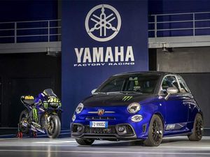 Abarth 595 Dalam Kostum Motor MotoGP Valentino Rossi