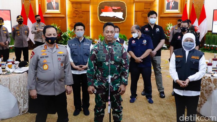 KSAD Jenderal TNI Andika Perkasa di Grahadi