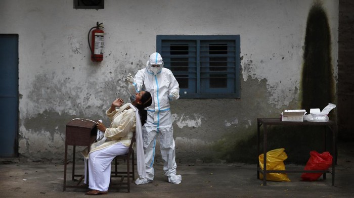 Otoritas India melaporkan lebih dari 83 ribu kasus virus Corona dalam sehari. Angka ini mencetak rekor baru sebagai tambahan kasus harian tertinggi di dunia atau secara global.