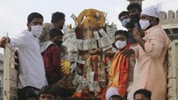 Total kematian di India itu tercatat sebagai yang tertinggi ketiga di dunia, setelah AS dengan lebih dari 185 ribu kematian dan Brasil dengan lebih dari 123 ribu kematian. Data ini didasarkan pada penghitungan terbaru Johns Hopkins University yang selalu menjadi acuan.