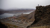 Jika kedapatan ada penduduk yang sudah diprediksi secara medis umurnya tak panjang lagi dan mati di kota Longyearbyen, maka keluarga yang bersangkutan bisa dikenai sanksi dan hukuman. Getty Images/Maja Hitij  