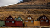 Meski begitu, Longyearbyen menjadi salah satu destinasi wisata populer di kalangan turis dunia. Getty Images/Maja Hitij  