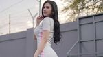 Pesona Maria Vania, Pemilik Body Bak Gitar Spanyol
