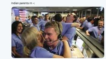 Sementara para orang tua bersukacita. Foto: istimewa