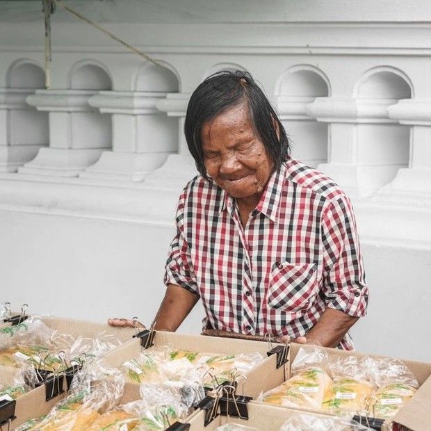 Meski Buta, 5 Penjual Makanan Ini Semangat Jualan Demi Bertahan Hidup