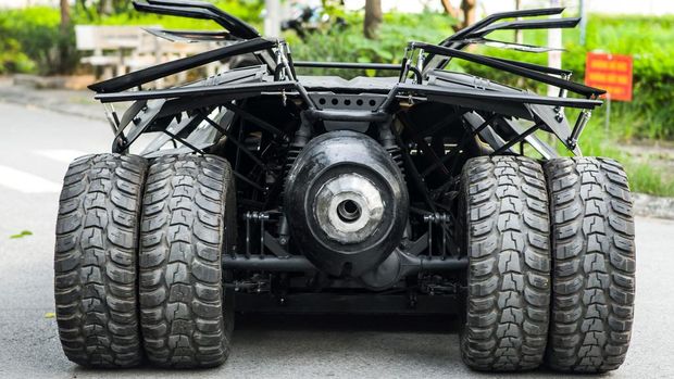 Modifikasi motor menjadi Batmobile