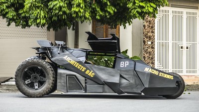 Penampakan Modifikasi Motor 400 cc yang Diubah Jadi Batmobile