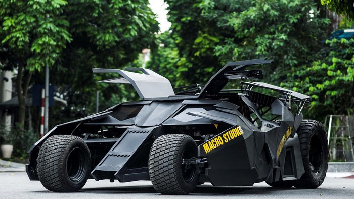 Modifikasi motor menjadi Batmobile