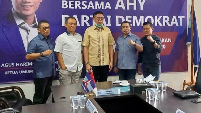 Mulyadi Cagub Sumbar bersama Ketua Bappilu Andi Arief, Sekretaris Bappilu Kamhar Lakumani (Dok. Istimewa).