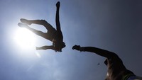 Mereka berencana untuk menawarkan pertunjukkan online streaming langsung untuk saat ini. AP Photo/Marco Ugarte  
